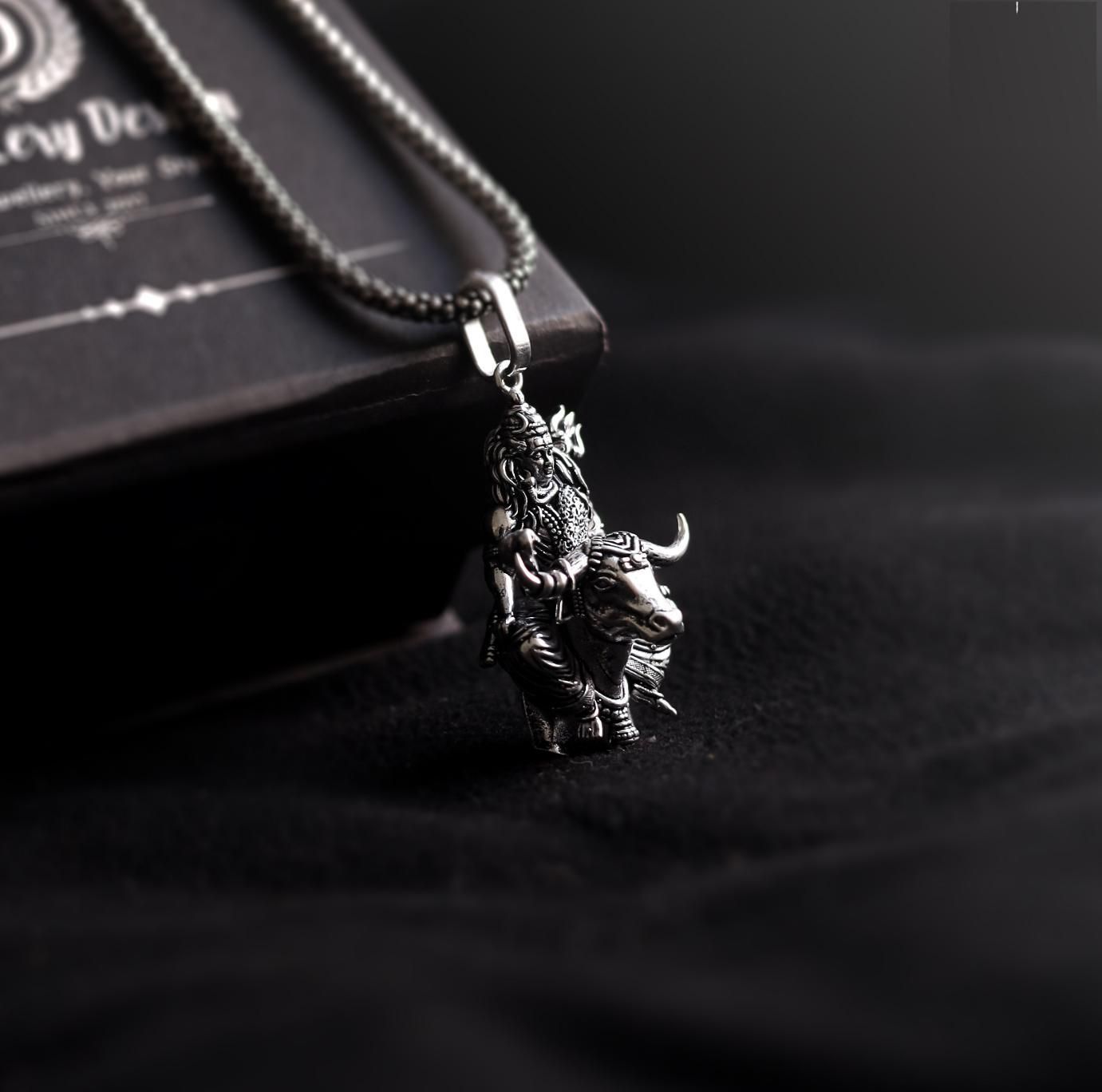 Lord Shiva with Nandi Silver Pendant Chain r3fvcs-m6